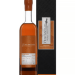 Bouteille d'Armagnac L'Encantada 20 ans avec emballage élégant, étiquette orange et noire.