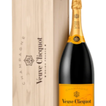 Mathusalem de Champagne Veuve Clicquot Brut Carte Jaune, présenté avec son étiquette jaune emblématique et son coffret en bois élégant.