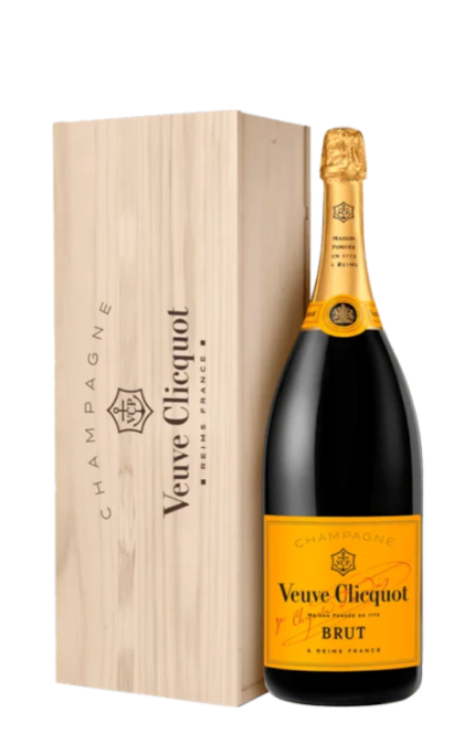 Mathusalem de Champagne Veuve Clicquot Brut Carte Jaune, présenté avec son étiquette jaune emblématique et son coffret en bois élégant.