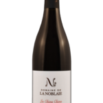 Bouteille de Les Chiens Chiens 2020 de Chinon Rouge du Domaine de la Noblaie avec une étiquette sobre et élégante.