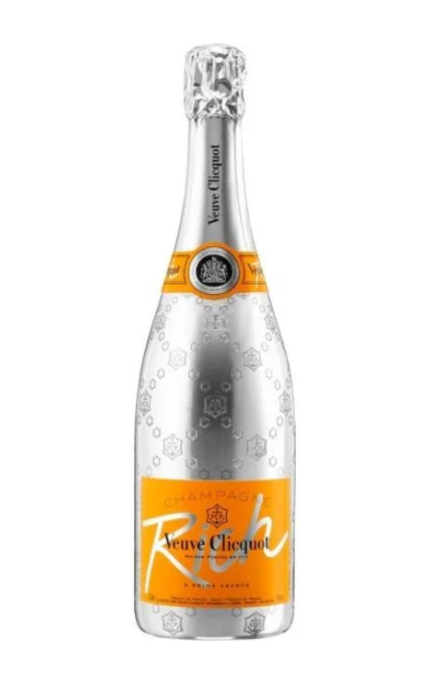 Bouteille de Veuve Clicquot RICH, avec une étiquette argentée et le logo orange emblématique, représentant l'audace de ce champagne destiné à la mixologie.