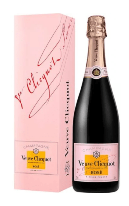 Bouteille de Champagne Veuve Clicquot Rosé, avec une étiquette rose et jaune emblématique, accompagnée de son coffret cadeau rose assorti.