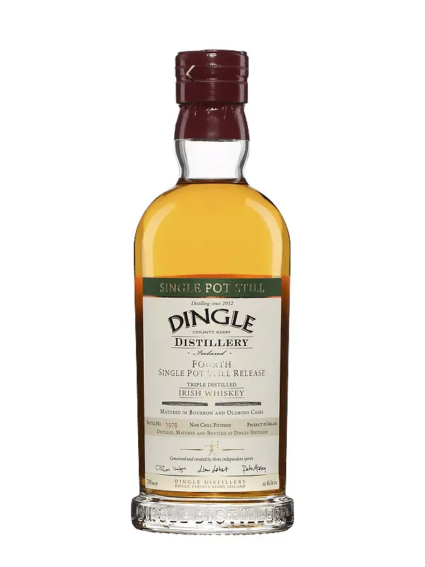 Bouteille de whisky Dingle Single Pot Still 4th Release, vieilli en fûts de bourbon et oloroso, étiquette marron et blanche.