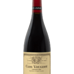 Bouteille de Clos Vougeot 2015 Grand Cru du Domaine Louis Jadot avec une étiquette élégante et traditionnelle.