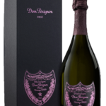 Bouteille de Champagne Dom Pérignon Rosé Vintage 2009 avec son coffret noir élégant.