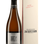 Bouteille de Champagne Jacquesson Cuvée Avize Champs Caïn Extra Brut 2013 avec coffret élégant.