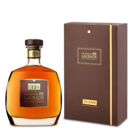 Bouteille de Bas-Armagnac Château de Laubade 12 ans accompagnée de son coffret brun élégant.