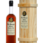 Bouteille de Bas-Armagnac Delord Millésime 1988 avec caisse en bois clair.