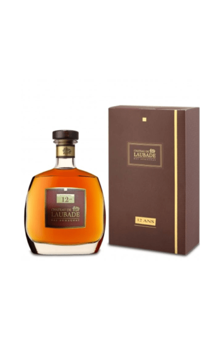 Bouteille de Bas-Armagnac Château de Laubade 12 ans accompagnée de son coffret brun élégant.