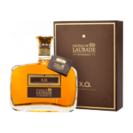 Bouteille de Bas-Armagnac Château de Laubade XO avec son coffret brun élégant.